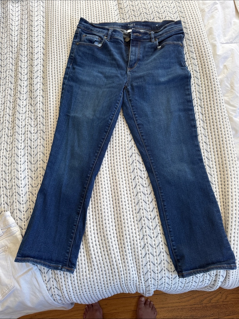 LOFT Women's Modern Kick Crop Blue  Jeans